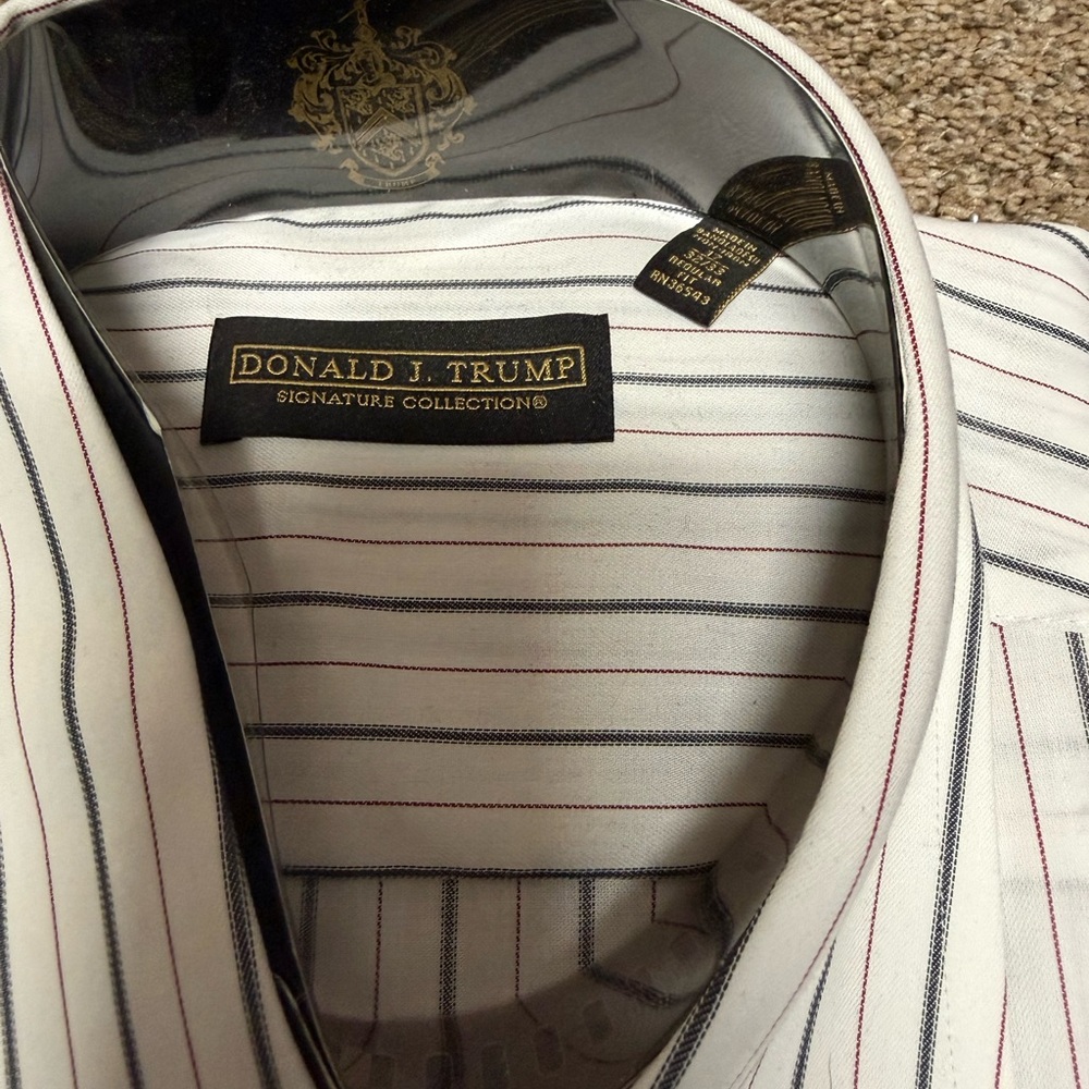 Donald Trump Men's Classic White Striped Dress Shirt - Picture 3 of 5